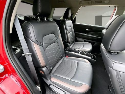 Used 2023 Nissan Pathfinder Platinum FWD image 23