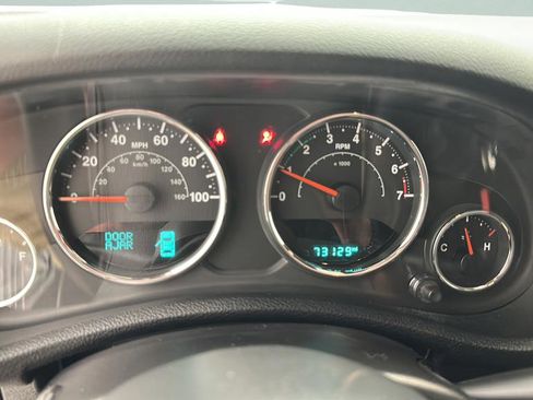 Used 2017 Jeep Wrangler Sahara w/ Connectivity Group AWD/4WD image 12