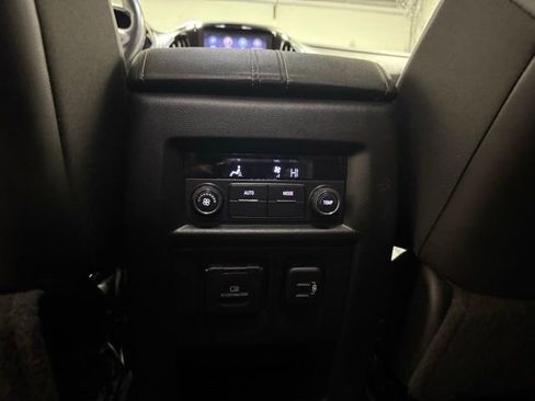 Used 2020 Chevrolet Traverse LT w/ LT Premium Package image 26