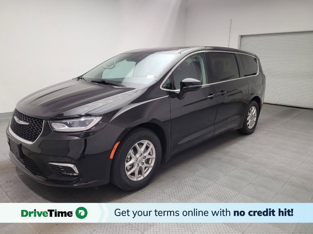 Used 2024 Chrysler Pacifica Touring-L FWD image 1