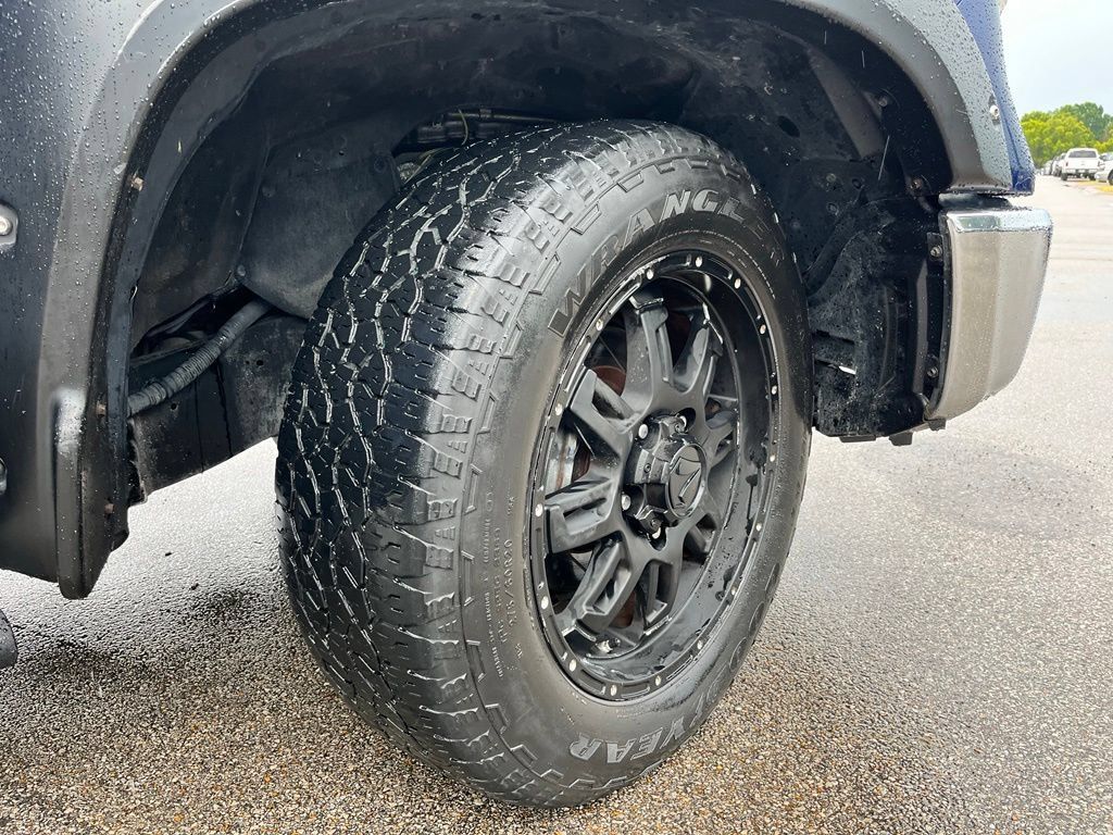 Used 2015 Toyota Tundra SR5 w/ TRD Off Road Package AWD/4WD image 6