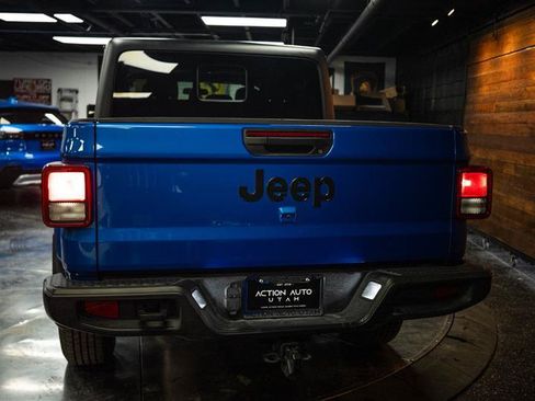 Used 2023 Jeep Gladiator Sport AWD/4WD image 6