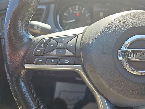 Used 2020 Nissan Rogue SV w/ Premium Package image 21