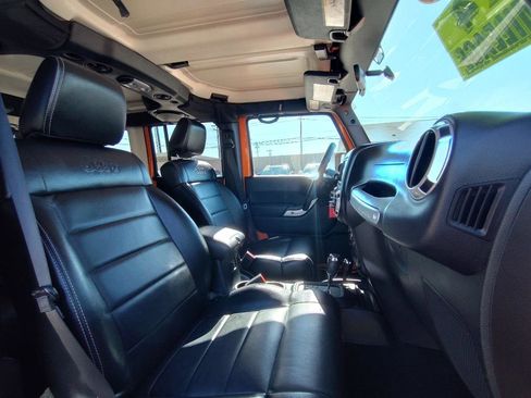Used 2012 Jeep Wrangler Unlimited Sahara w/ Connectivity Group AWD/4WD image 43