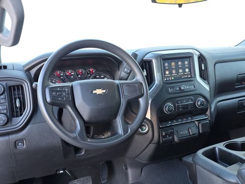 Used 2024 Chevrolet Silverado 1500 Custom image 17