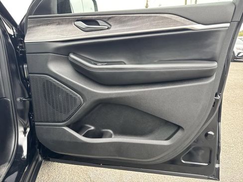 Used 2024 Jeep Grand Cherokee Limited image 37