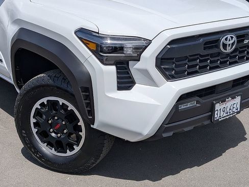 Used 2025 Toyota Tacoma TRD Off-Road AWD/4WD image 6