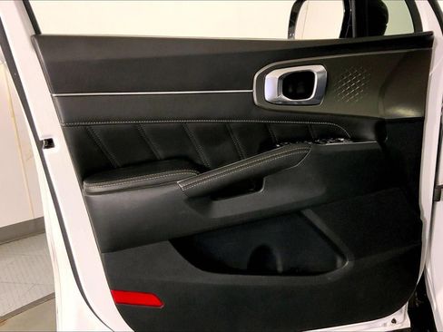 Certified 2023 Kia Sorento SX image 25