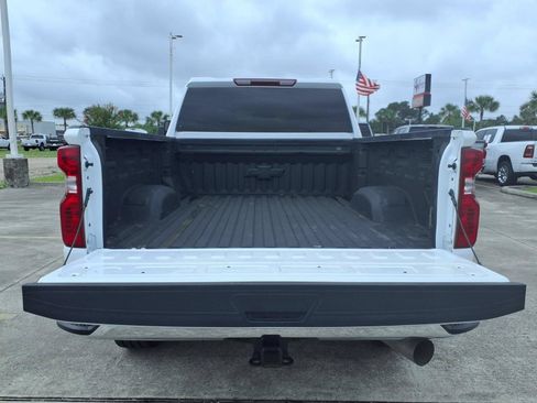 Used 2024 Chevrolet Silverado 2500 LT AWD/4WD image 7
