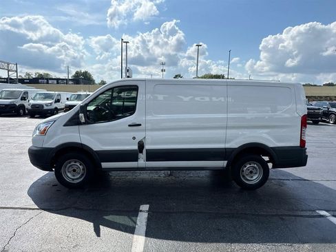 Used 2016 Ford Transit 250 130 Low Roof RWD image 5