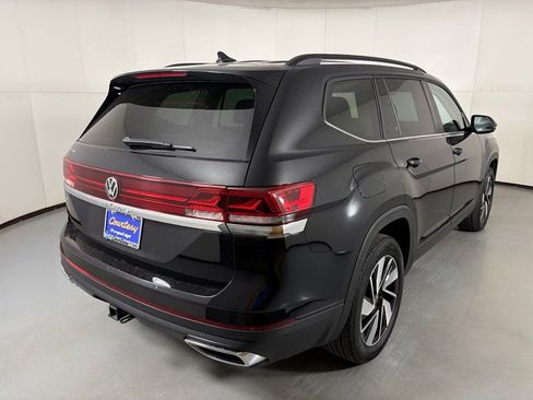 Used 2025 Volkswagen Atlas SE FWD image 8