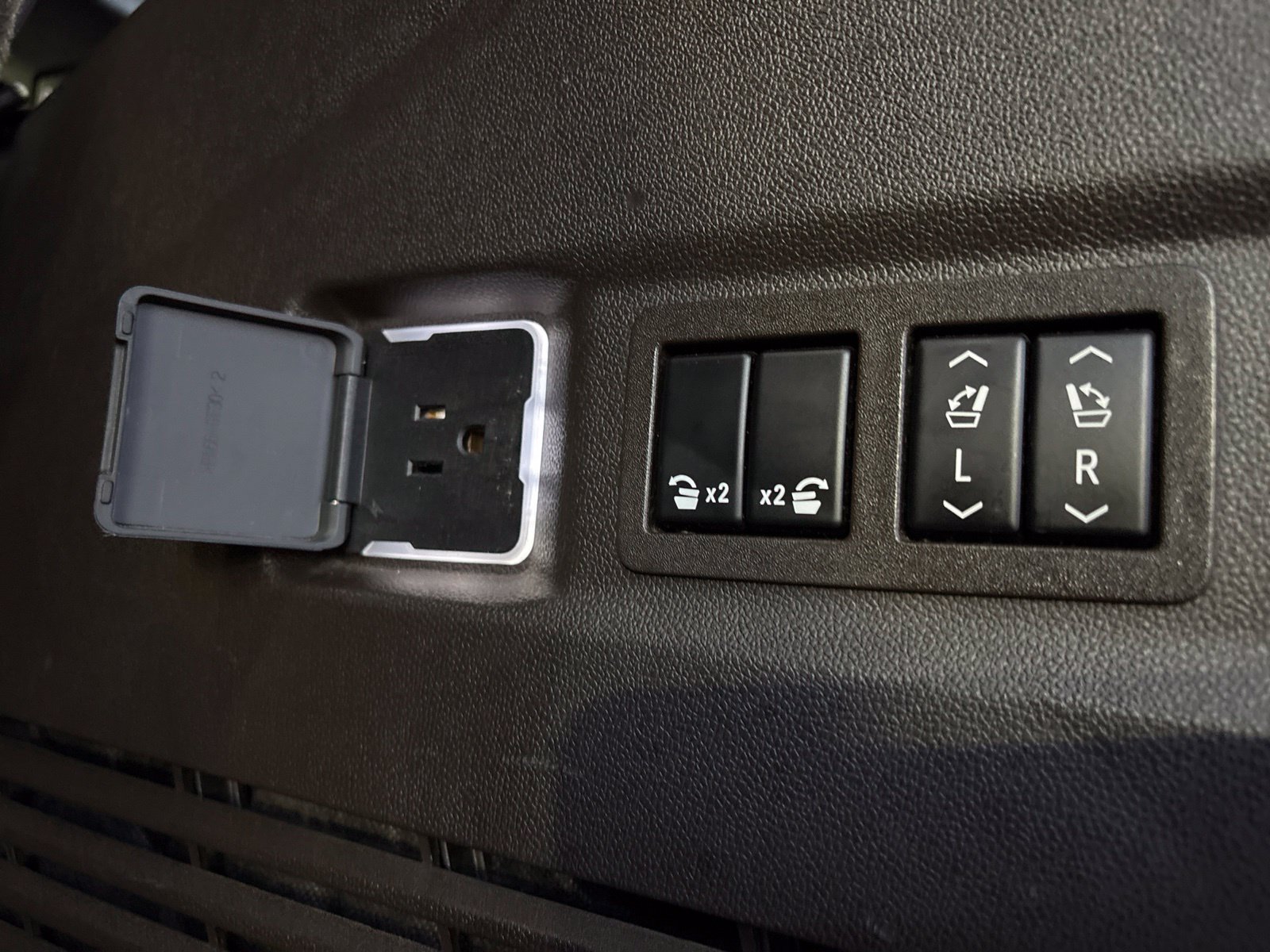 Used 2021 Chevrolet Tahoe Z71 w/ Z71 Signature Package AWD/4WD image 20