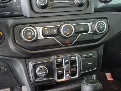 Used 2020 Jeep Gladiator Sport AWD/4WD image 15