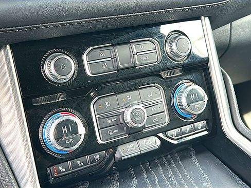 Used 2023 GMC Yukon XL Denali image 35