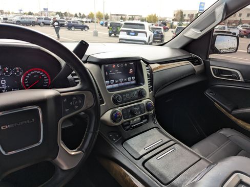 Used 2016 GMC Yukon Denali image 22