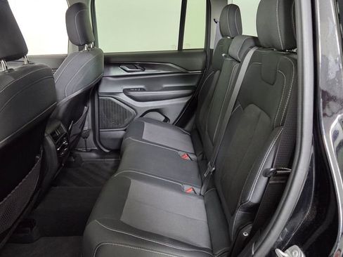 Used 2023 Jeep Grand Cherokee Laredo image 29