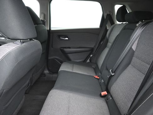 Used 2022 Nissan Rogue SV image 11