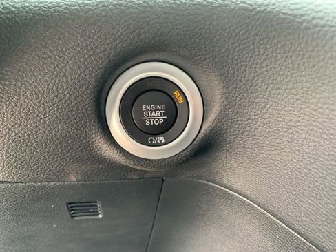 New 2026 Chrysler Pacifica Select image 18