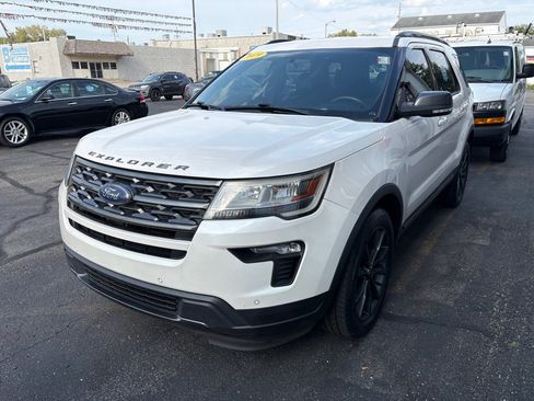 Used 2019 Ford Explorer XLT w/ Equipment Group 202A AWD/4WD image 6