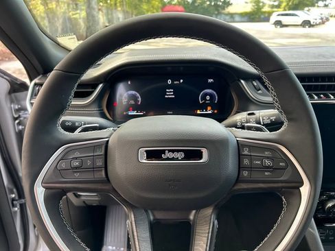 New 2025 Jeep Grand Cherokee Limited w/ Luxury Tech Group II image 13