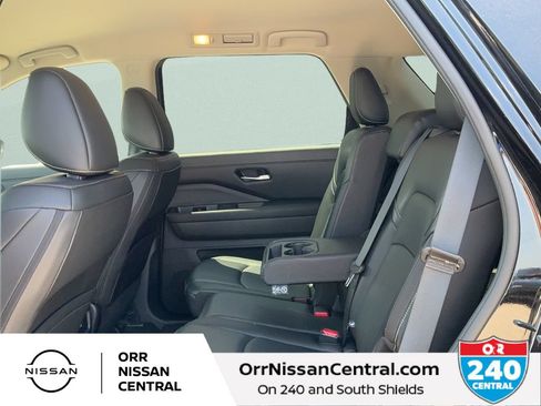 Used 2025 Nissan Pathfinder SL FWD image 14