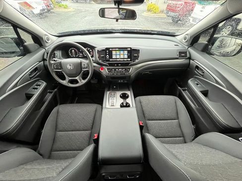 Used 2025 Honda Ridgeline Sport image 13