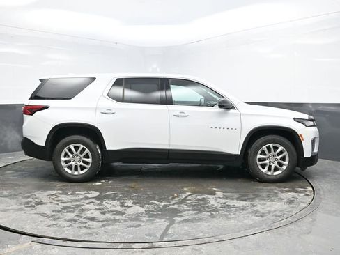 Used 2023 Chevrolet Traverse LS image 8
