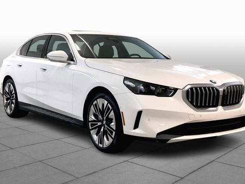 New 2026 BMW 530i xDrive w/ Premium Package image 2