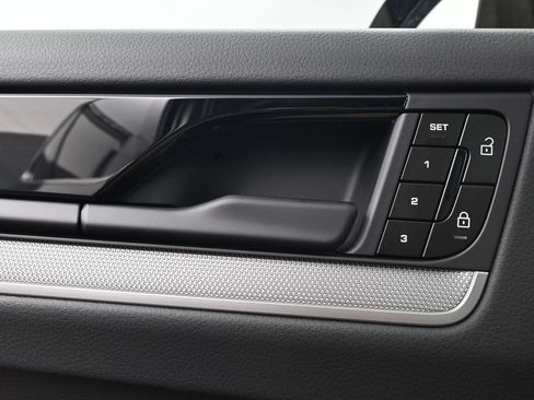 Certified 2026 Porsche Cayenne AWD/4WD image 17