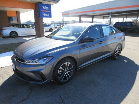 Used 2025 Volkswagen Jetta Sport FWD image 33