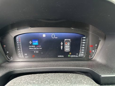 Certified 2025 Honda Pilot Black Edition image 18