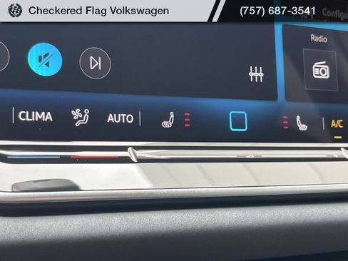 New 2025 Volkswagen Tiguan SE image 8