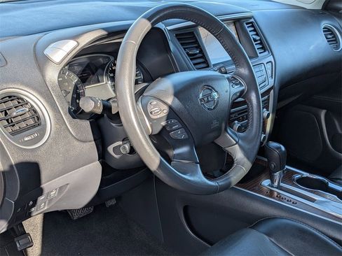 Used 2017 Nissan Pathfinder Platinum w/ Family Entertainment Package image 10
