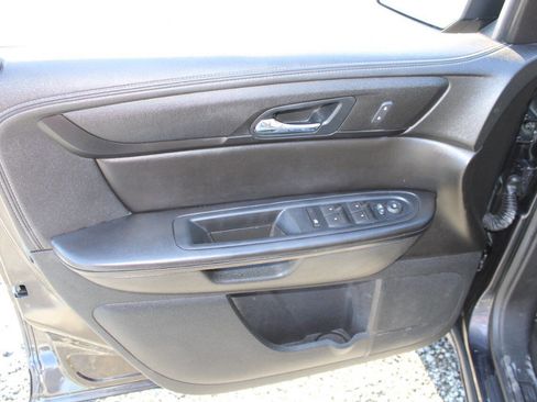 Used 2015 GMC Acadia SLE image 23