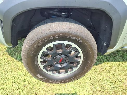 Used 2024 Toyota Tacoma TRD Off-Road AWD/4WD image 9