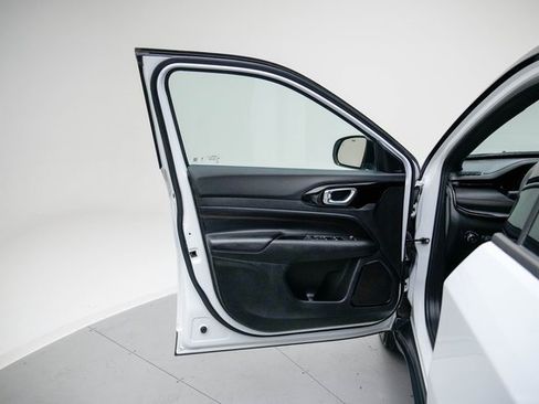 Used 2024 Jeep Compass Trailhawk image 23