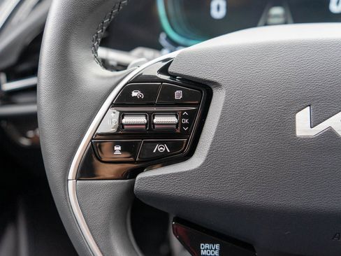 Certified 2025 Kia Niro EX image 19