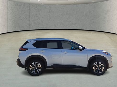 Used 2023 Nissan Rogue SV w/ SV Premium Package image 4