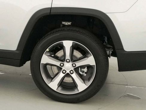 New 2025 Jeep Grand Cherokee L Limited image 39