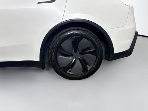 Used 2026 Tesla Model Y 2WD image 20