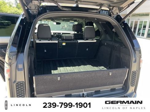 Used 2024 Land Rover Discovery Metropolitan Edition AWD/4WD image 12