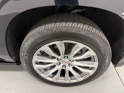 Used 2023 GMC Yukon Denali w/ Denali Reserve Package image 4