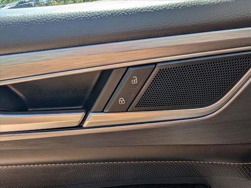 Used 2025 Volkswagen Atlas Cross Sport SE w/ Panoramic Sunroof Package AWD/4WD image 35