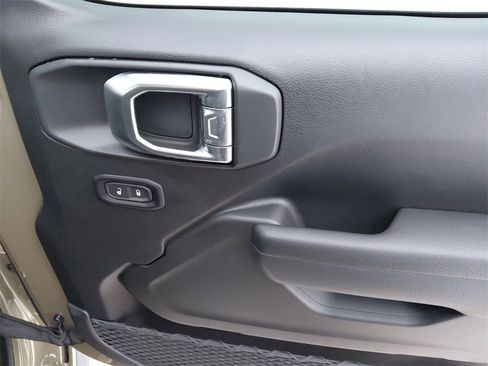 Used 2025 Jeep Wrangler Willys image 18