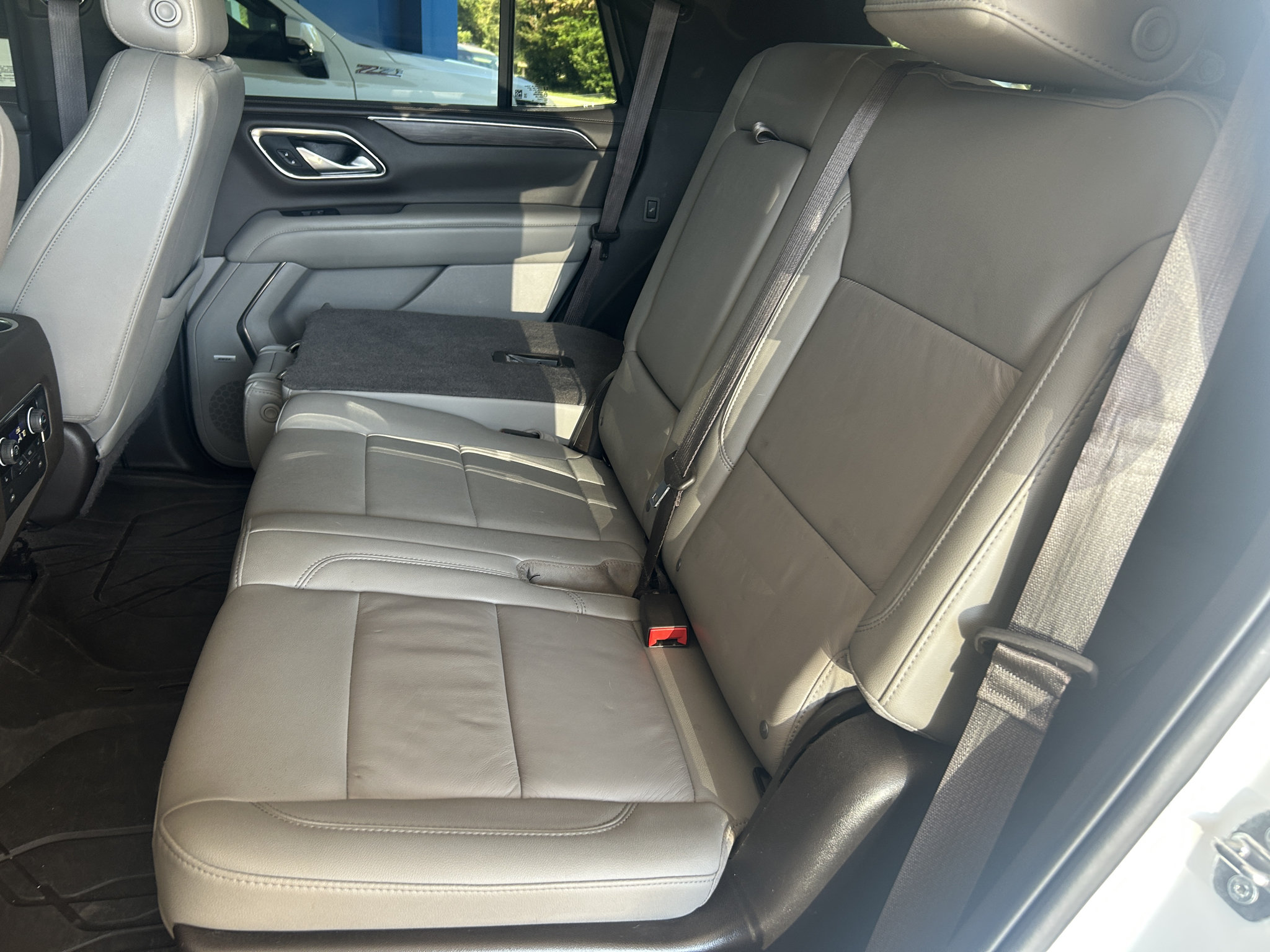 Used 2022 Chevrolet Tahoe LT w/ Luxury Package RWD image 17