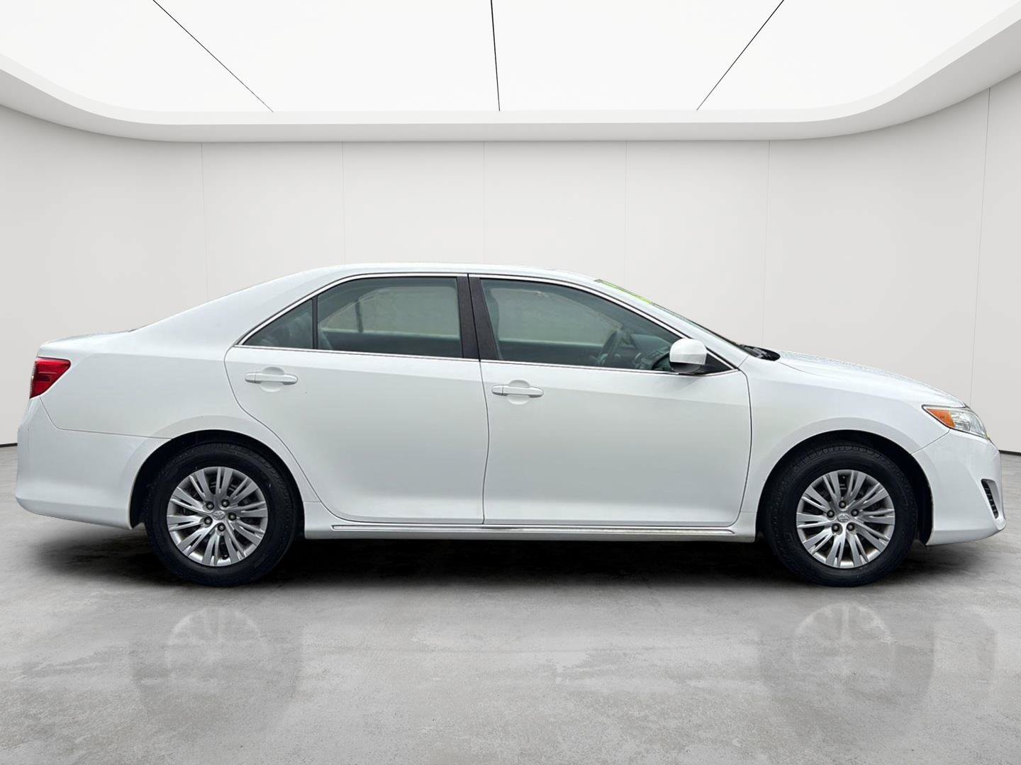 Used 2012 Toyota Camry LE FWD image 22
