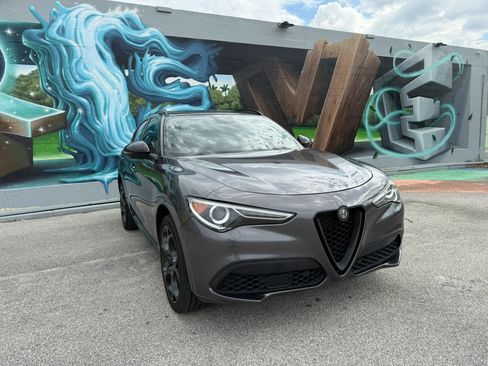 Used 2022 Alfa Romeo Stelvio Veloce AWD/4WD image 4