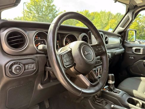 Used 2022 Jeep Gladiator Sport image 11