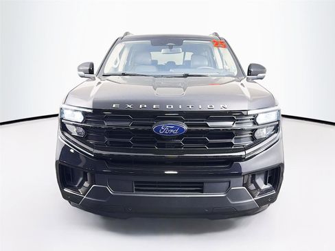 Used 2025 Ford Expedition Max Active AWD/4WD image 2