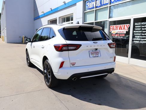 Used 2023 Ford Escape ST-Line Elite AWD/4WD image 8